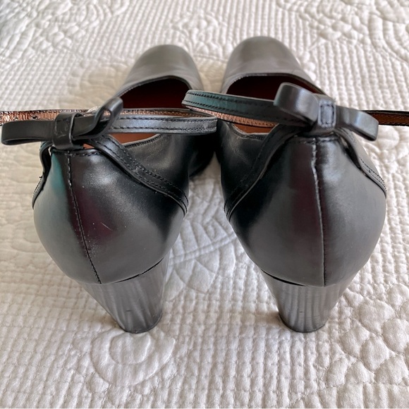 EUC VTG Jean Paul Barriol black leather pump w/ankle strap & bows - Picture 3 of 14